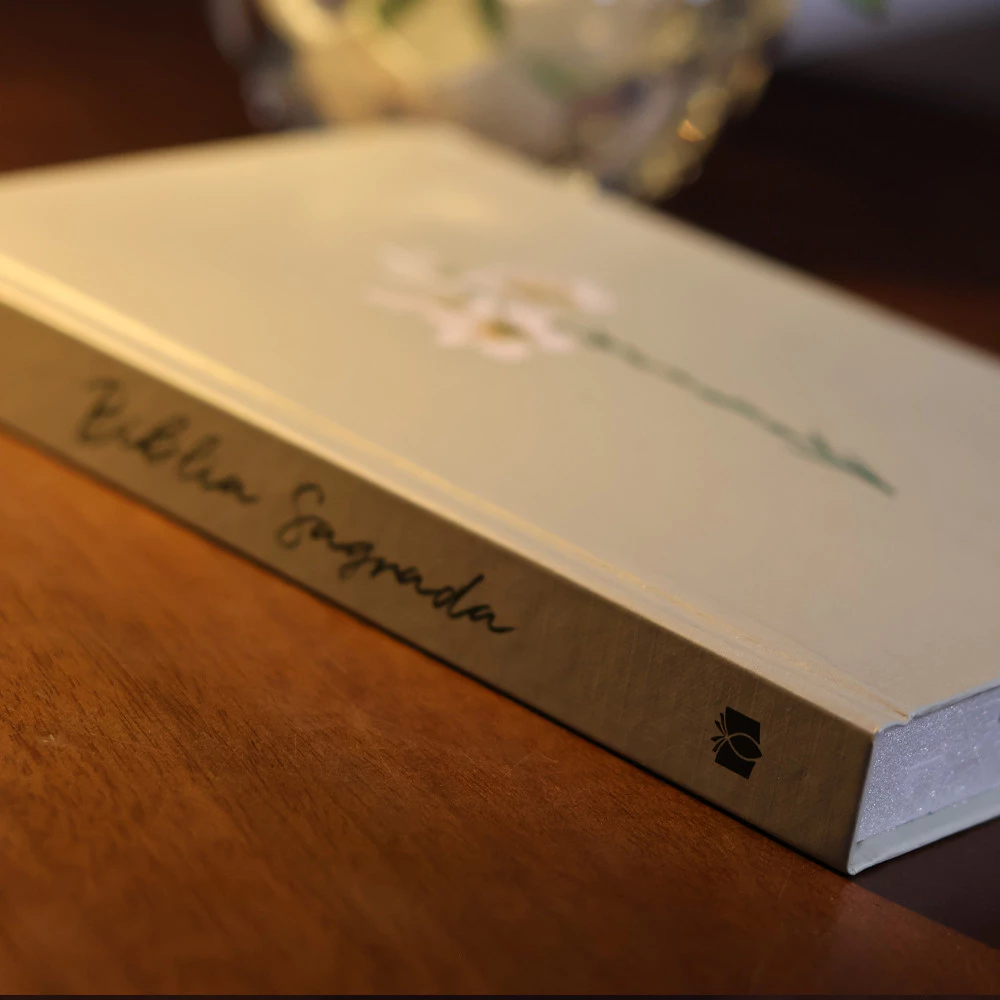 Bíblia Sagrada Lírios · NVI · Letra Normal · Capa Dura